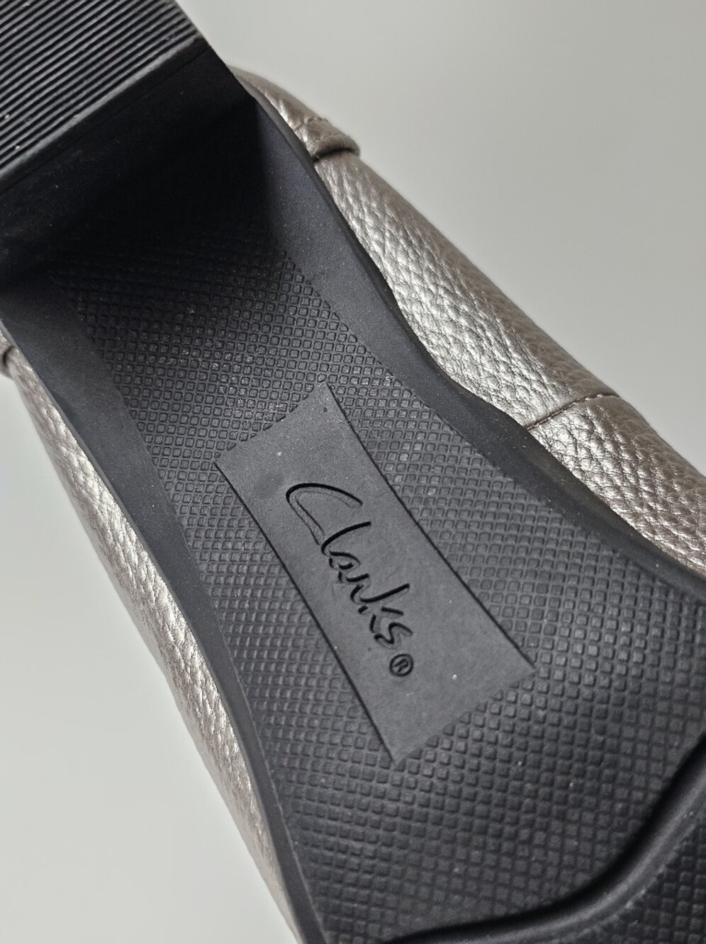 Clarks Collection Neiley Pearl Pewter Metallic Leather Block Heel Pumps 9.5 Wide - Picture 12 of 12